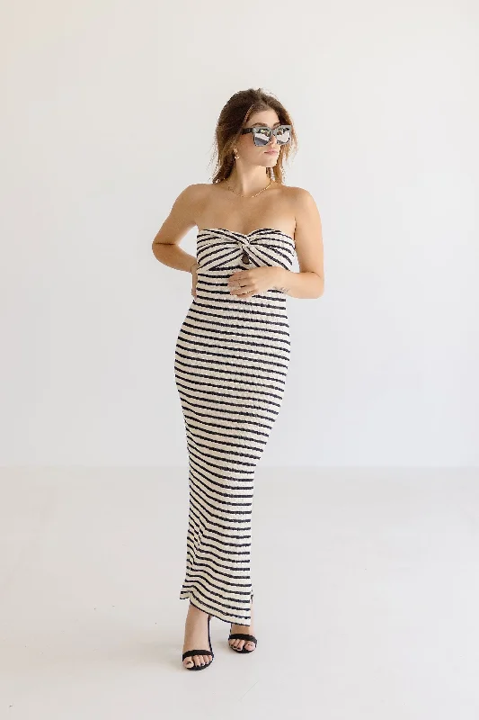 Avril Sleeveless Stripe Print Knit Maxi Dress Black Comfortable Long-Sleeve Maxi Dress Avril Sleeveless Stripe Print Knit Maxi Dress Black Comfortable Long-Sleeve Maxi Dress