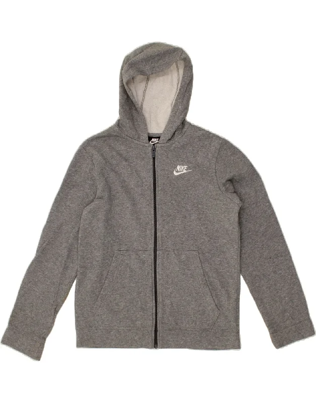 NIKE Boys Standard Fit Zip Hoodie Sweater 12-13 Years Large Grey Cotton Hoodie with Slit Hem Functional Movement NIKE Boys Standard Fit Zip Hoodie Sweater 12-13 Years Large Grey Cotton Hoodie with Slit Hem Functional Movement